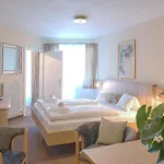 Aparthotel Crystls 4*