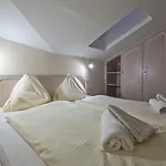 Aparthotel Crystls 4*