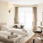Crystls Apart Otel Flachau