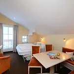 Crystls Apart Otel