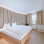Crystls Aparthotel