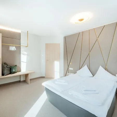 Aparthotel Crystls 4*