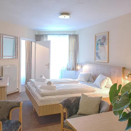 Hotel apartamentowy Crystls 4*