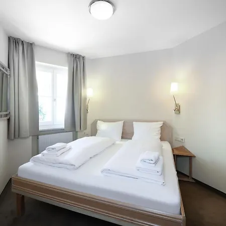 Hotel apartamentowy Crystls