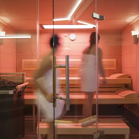 Hotel apartamentowy Crystls 4*