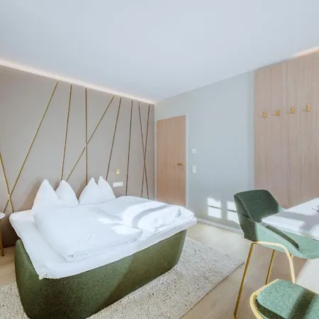 Aparthotel Crystls 4*