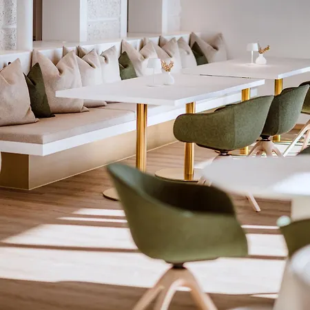 Crystls Lägenhetshotell 4*