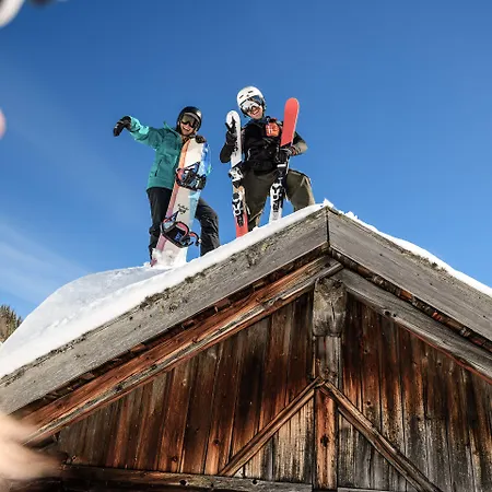 Crystls Aparthotel
