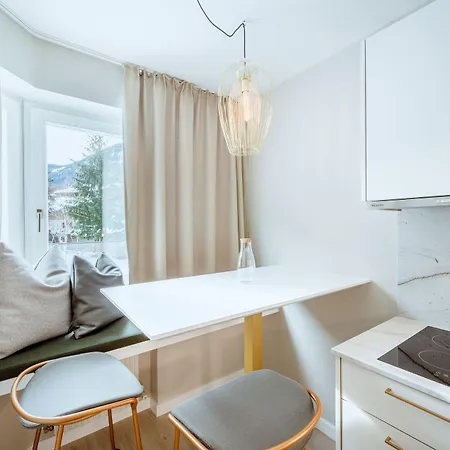 Crystls Apartahotel