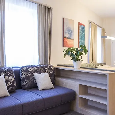 Hotel apartamentowy Crystls 4*