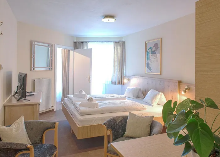 Lägenhetshotell Crystls 4*