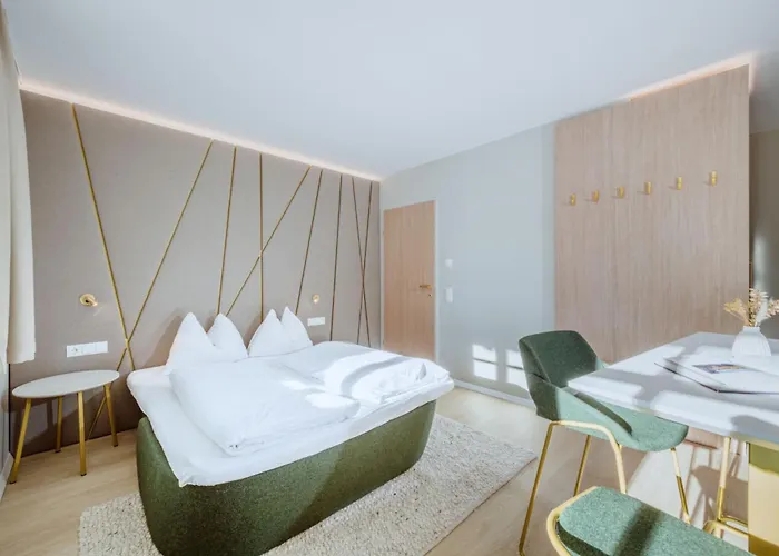 Lägenhetshotell Crystls 4*